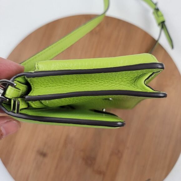 Michael Kors Jet Set Small Pebbled Leather Smartphone Convertible Crossbody Bag - Picture 6 of 16